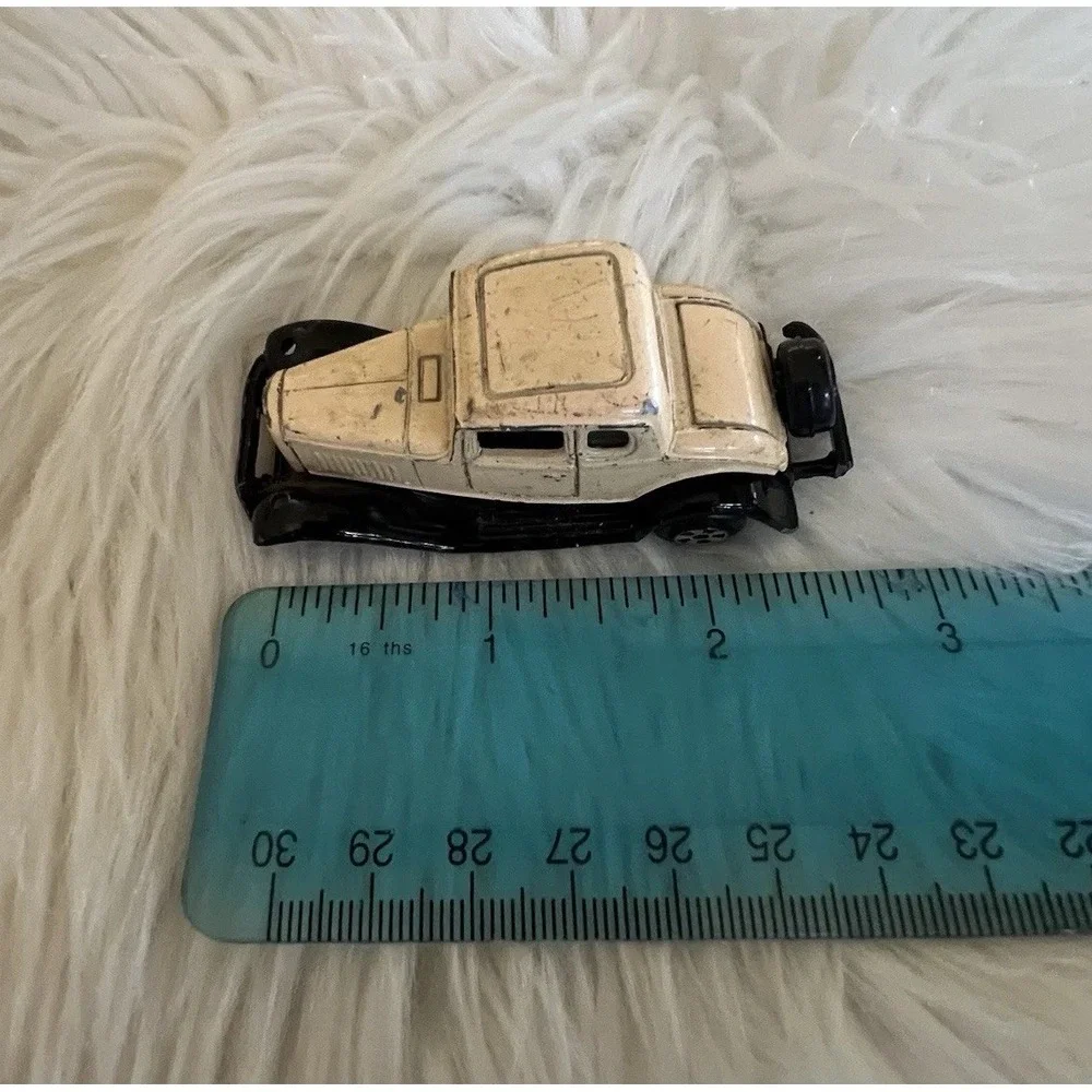 ERTL 1932 Ford Coupe Street Rod Beige Diecastand Plastic Replacement Parts‎ Read